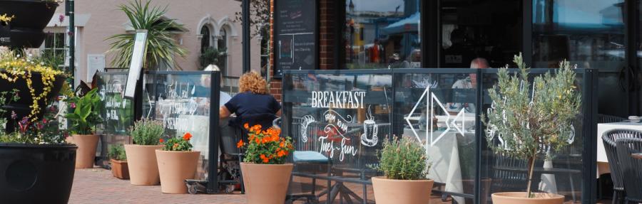 St Tropez Lounge Exterior