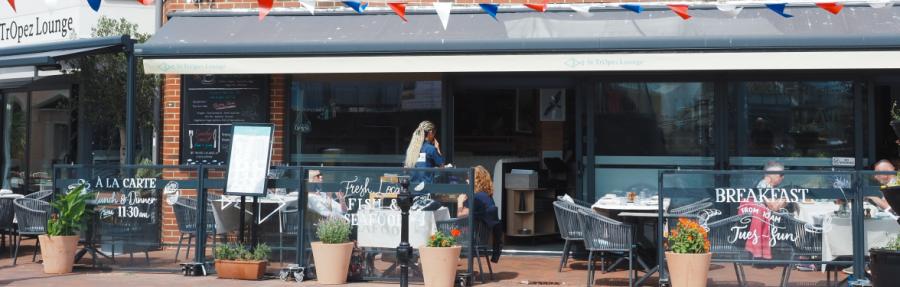 St Tropez Lounge Exterior